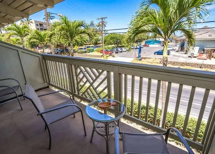 Kihei Bay Surf 208- Updated Partial Oceanview Studio Across From Beach