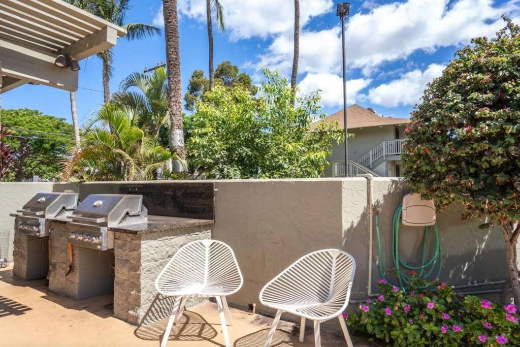 Apartment Bay Surf 208- Updated Partial Oceanview Across From Kihei