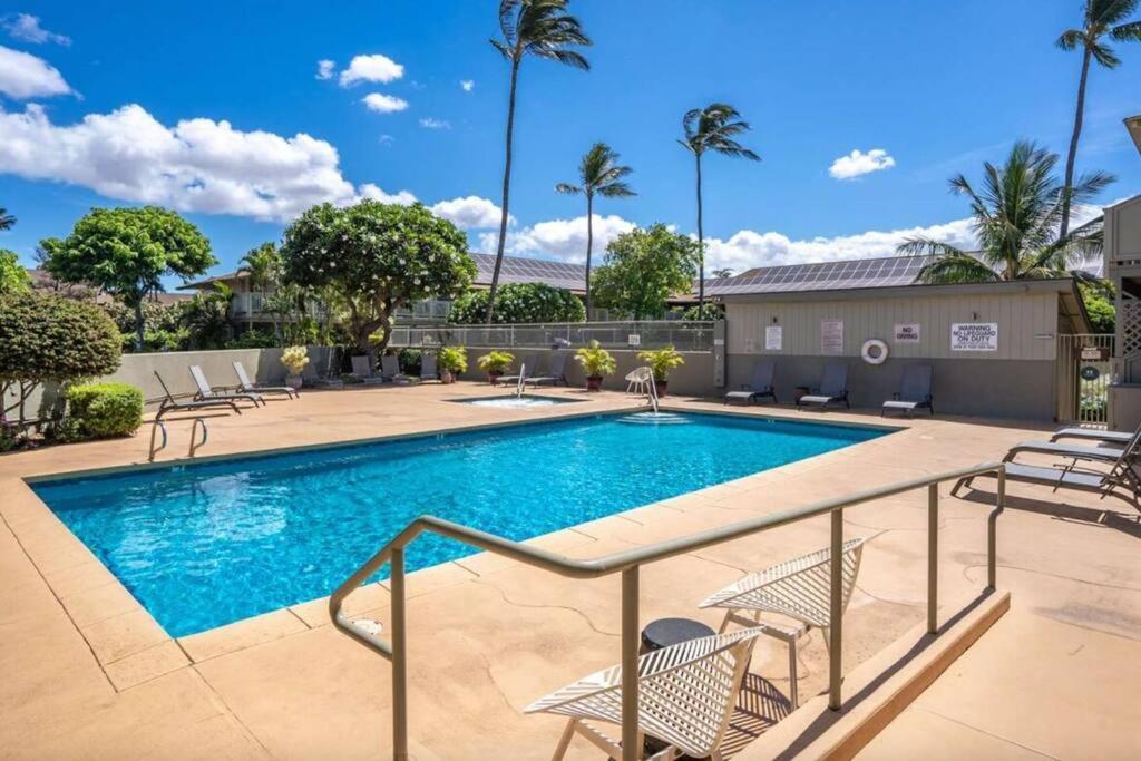 Apartment Bay Surf 208- Updated Partial Oceanview Across From Kihei